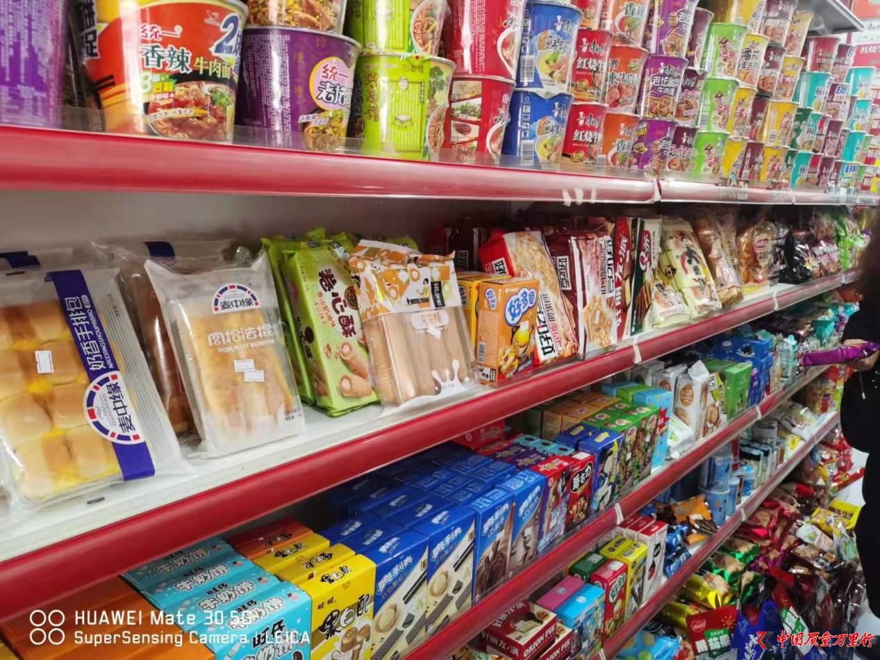 四川平昌开展酒类经营专项检查 严管预包装与过期食品问题