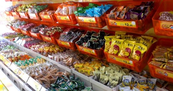 白酒概念与休闲食品龙头股 食品销售领域的双轮驱动